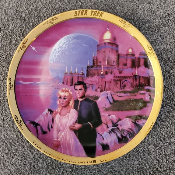 ER_20_COMM_ST_TOS_TheMenagerie Plate - Front