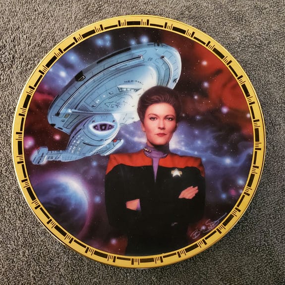 HC_ST_POC_Janeway Plate - Front